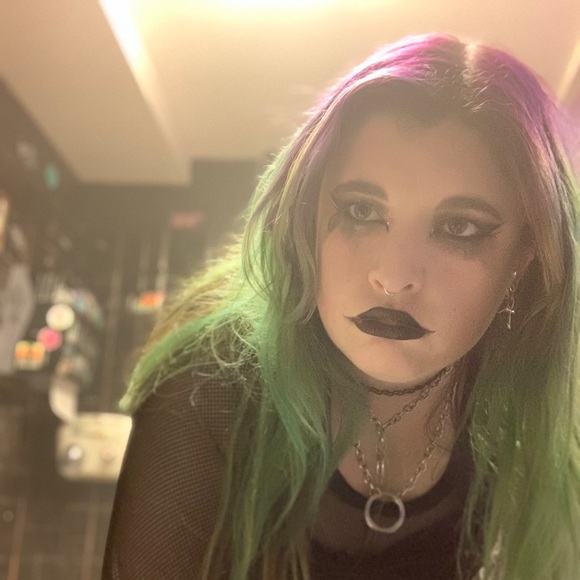 Purses, clothes, accessories - Picture 3 of 9